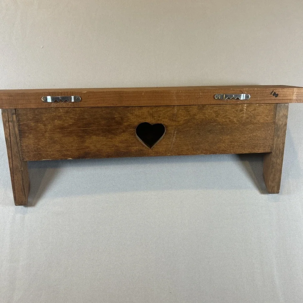 VTG Cottage Core Farmhouse Wood Heart Hanging Wall Shelf 4 Pegs 15 inches Oak